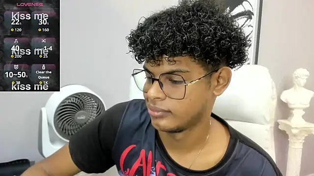 Snapshot of boylittle19cm chatting on 11.29.25 boylittle19cm online show from 11.29.25