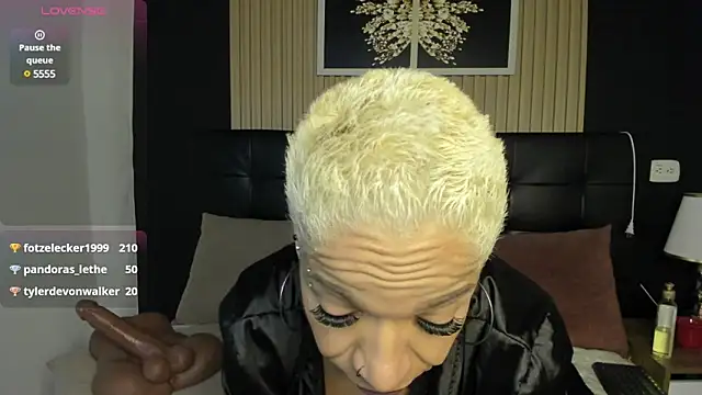 Snapshot of summer_night_ chatting on 02.27.25 summer night online show from 02.27.25