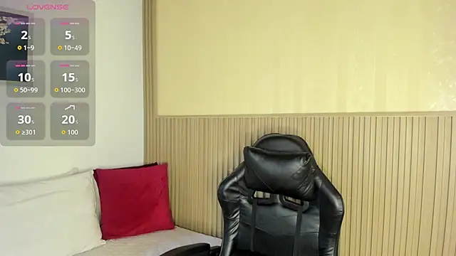 Snapshot of summer_night_ chatting on 09.17.25 summer night online show from 09.17.25