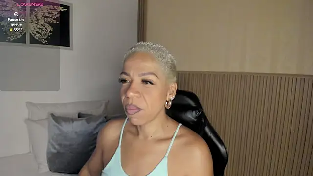 Snapshot of summer_night_ chatting on 02.10.26 summer night online show from 02.10.26