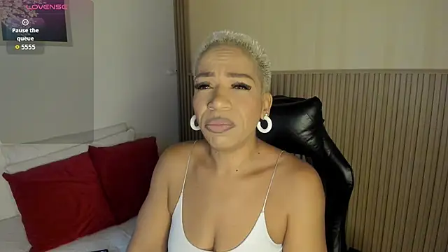 Snapshot of summer_night_ chatting on 03.13.26 summer night online show from 03.13.26