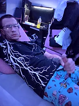 Snapshot of Hatchetwound6969 chatting on 04.03.26 Hatchetwound6969 online show from 04.03.26