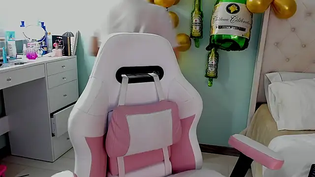 Snapshot of sharon_leone26 chatting on 09.23.25 sharon leone26 online show from 09.23.25