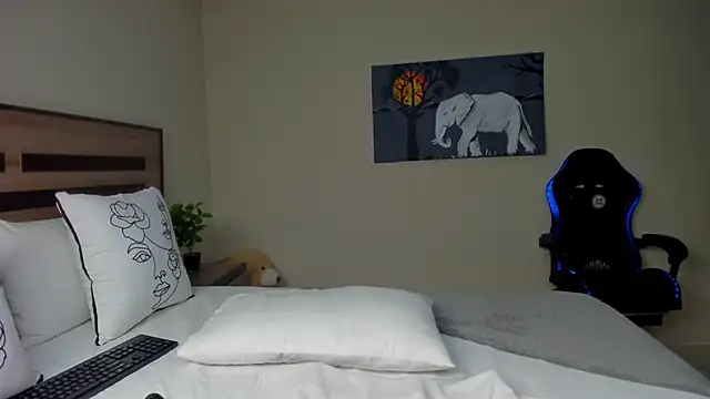 Renee-18 online show from 10.02.25