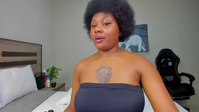 Snapshot of Renee-18 chatting on 03.27.26 Renee-18 online show from 03.27.26