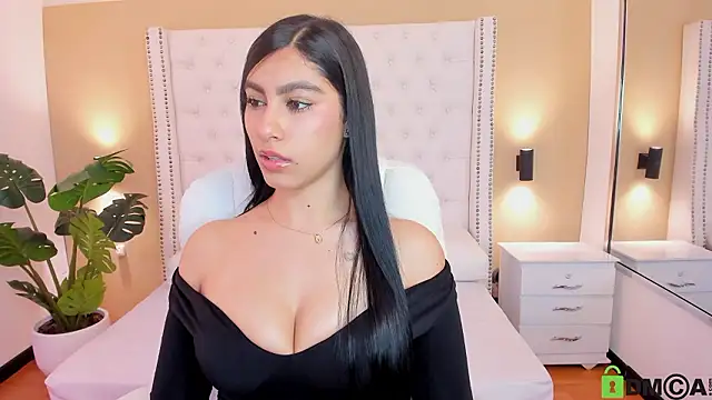 Snapshot of Emily_roux chatting on 02.08.26 Emily roux online show from 02.08.26