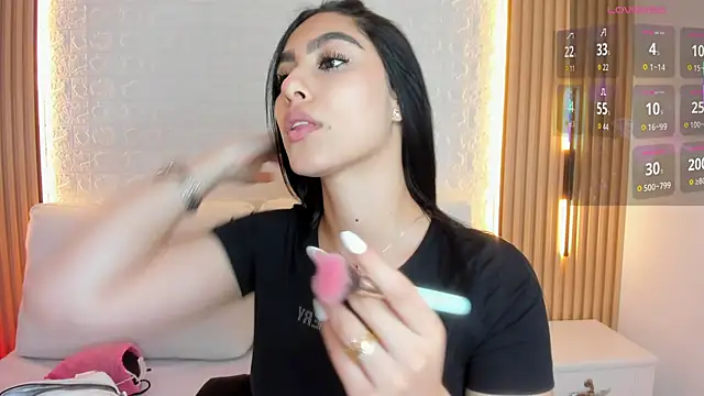 Snapshot of Emily_roux chatting on 02.10.26 Emily roux online show from 02.10.26