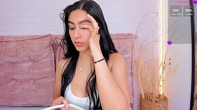 Snapshot of Emily_roux chatting on 03.12.26 Emily roux online show from 03.12.26