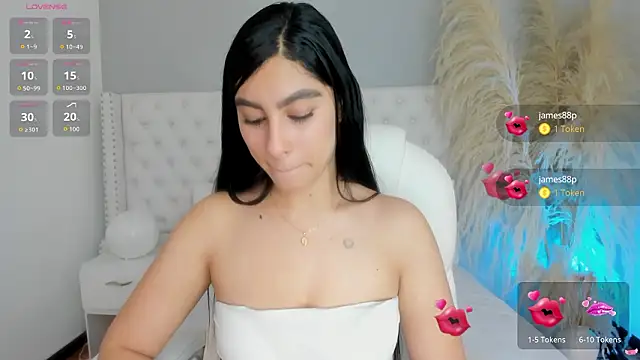 Snapshot of Emily_roux chatting on 03.25.26 Emily roux online show from 03.25.26