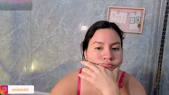 Snapshot of Mia__reys chatting on 05.15.26 Mia reys online show from 05.15.26