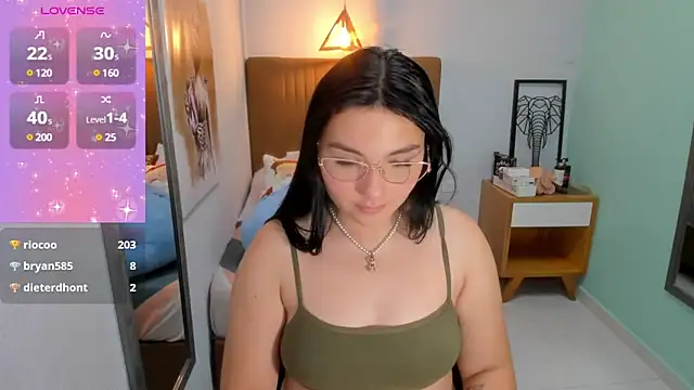 Snapshot of delilaquinn chatting on 12.27.24 delilaquinn online show from 12.27.24