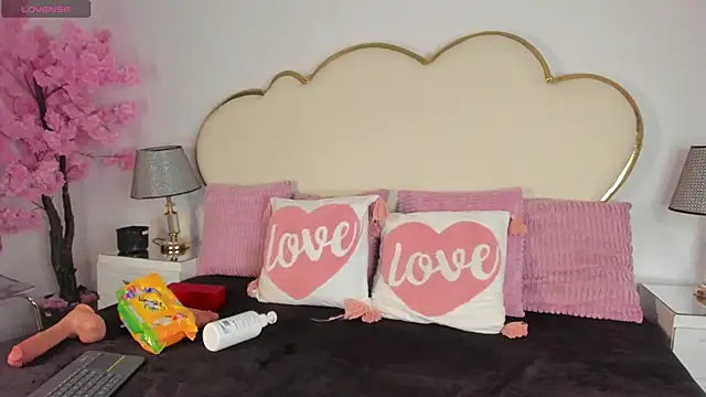 CahitlinBell online show from 11.25.25