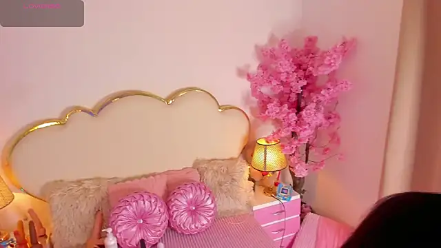 Snapshot of CahitlinBell chatting on 05.14.26 CahitlinBell online show from 05.14.26