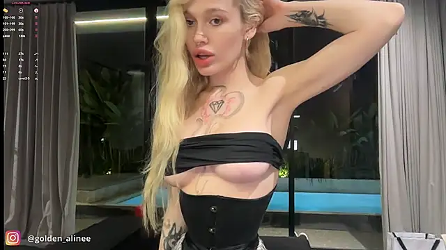 Snapshot of Golden_Aline chatting on 11.05.25 Golden Aline online show from 11.05.25