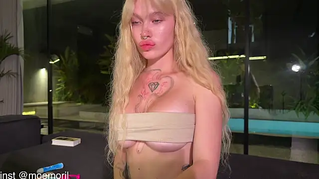 Snapshot of Golden_Aline chatting on 02.02.26 Golden Aline online show from 02.02.26