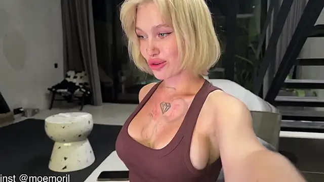 Snapshot of Golden_Aline chatting on 03.17.26 Golden Aline online show from 03.17.26