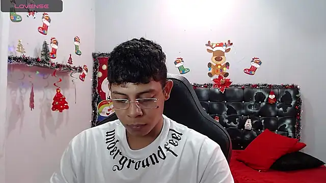 Snapshot of Wiiliam_20 chatting on 12.17.24 Wiiliam 20 online show from 12.17.24