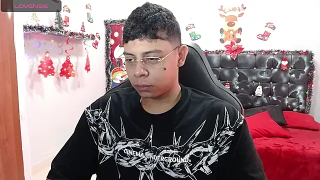 Snapshot of Wiiliam_20 chatting on 12.22.24 Wiiliam 20 online show from 12.22.24