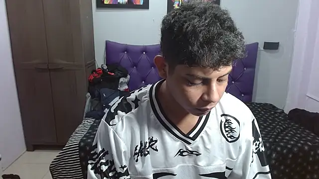 Snapshot of Wiiliam_20 chatting on 12.20.25 Wiiliam 20 online show from 12.20.25