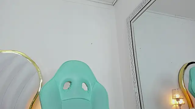 Snapshot of EmmaCrush chatting on 01.31.25 EmmaCrush online show from 01.31.25