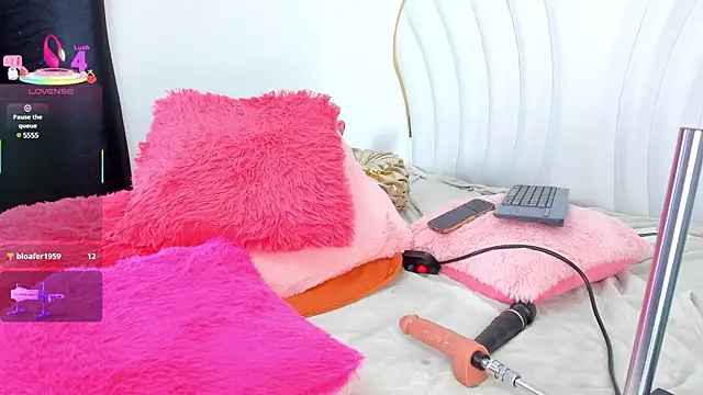 Snapshot of EmmaCrush chatting on 03.07.25 EmmaCrush online show from 03.07.25