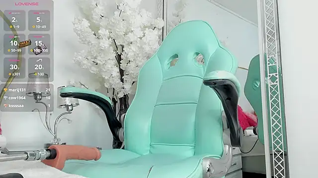 Snapshot of EmmaCrush chatting on 03.08.25 EmmaCrush online show from 03.08.25