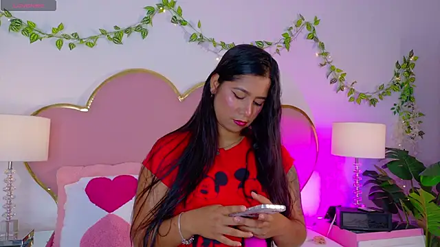 Snapshot of EmmaCrush chatting on 12.20.25 EmmaCrush online show from 12.20.25