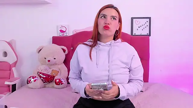 Snapshot of LucianaTomson chatting on 01.13.25 LucianaTomson online show from 01.13.25