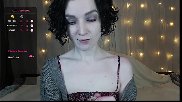 Snapshot of TinaWince chatting on 12.12.24 TinaWince online show from 12.12.24