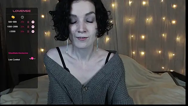 Snapshot of TinaWince chatting on 12.13.24 TinaWince online show from 12.13.24
