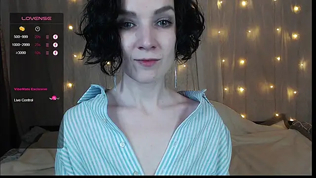 Snapshot of TinaWince chatting on 12.15.24 TinaWince online show from 12.15.24