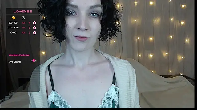 Snapshot of TinaWince chatting on 12.16.24 TinaWince online show from 12.16.24