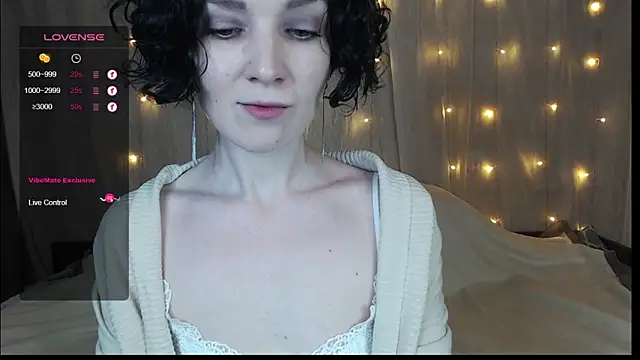 Snapshot of TinaWince chatting on 12.18.24 TinaWince online show from 12.18.24