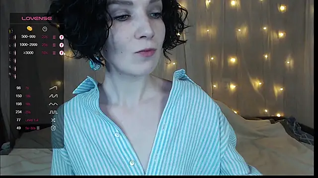 Snapshot of TinaWince chatting on 12.19.24 TinaWince online show from 12.19.24