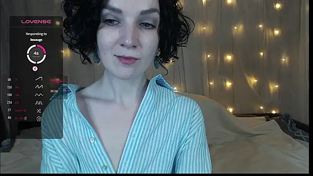 Snapshot of TinaWince chatting on 12.19.24 TinaWince online show from 12.19.24