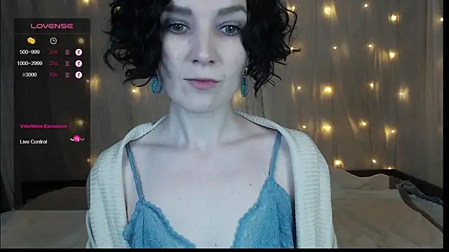 Snapshot of TinaWince chatting on 12.20.24 TinaWince online show from 12.20.24