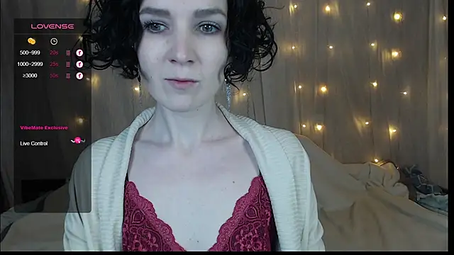 Snapshot of TinaWince chatting on 12.21.24 TinaWince online show from 12.21.24