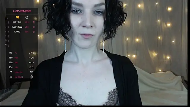 Snapshot of TinaWince chatting on 12.22.24 TinaWince online show from 12.22.24