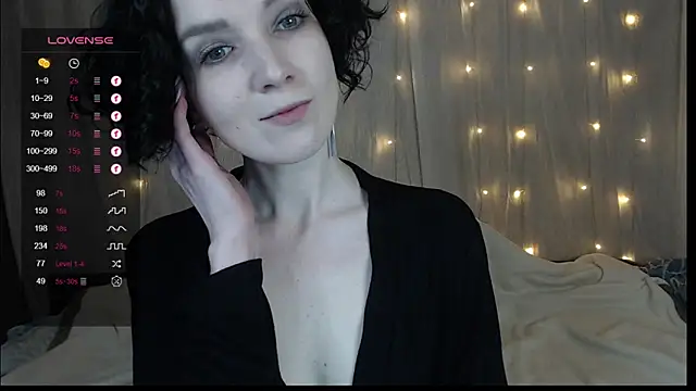 Snapshot of TinaWince chatting on 12.23.24 TinaWince online show from 12.23.24
