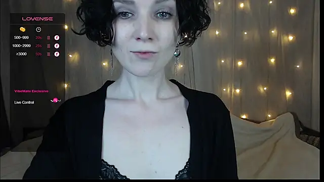 Snapshot of TinaWince chatting on 12.27.24 TinaWince online show from 12.27.24