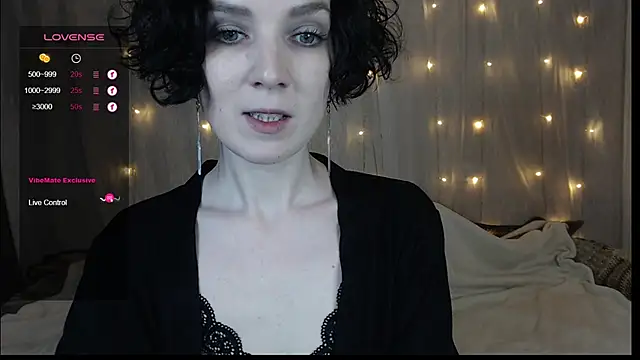 Snapshot of TinaWince chatting on 12.28.24 TinaWince online show from 12.28.24