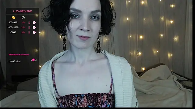 Snapshot of TinaWince chatting on 12.29.24 TinaWince online show from 12.29.24