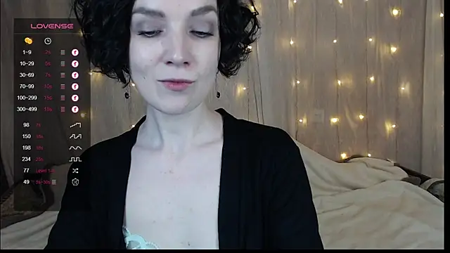 Snapshot of TinaWince chatting on 01.04.25 TinaWince online show from 01.04.25