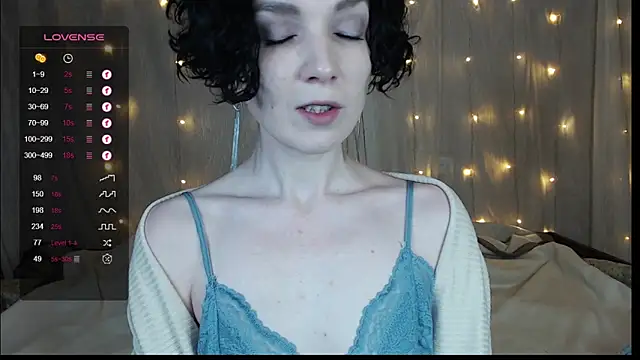 Snapshot of TinaWince chatting on 01.05.25 TinaWince online show from 01.05.25