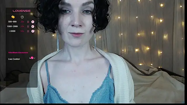 Snapshot of TinaWince chatting on 01.05.25 TinaWince online show from 01.05.25