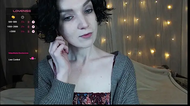 Snapshot of TinaWince chatting on 01.10.25 TinaWince online show from 01.10.25