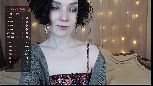Snapshot of TinaWince chatting on 01.10.25 TinaWince online show from 01.10.25