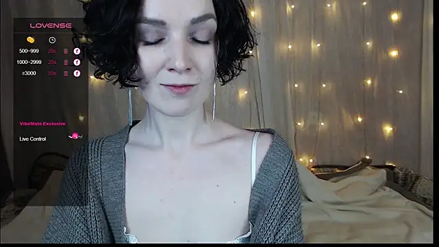 Snapshot of TinaWince chatting on 01.12.25 TinaWince online show from 01.12.25