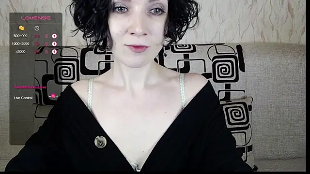 Snapshot of TinaWince chatting on 02.02.25 TinaWince online show from 02.02.25