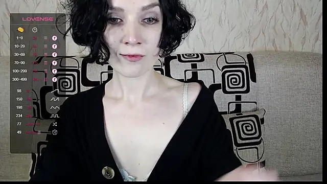 Snapshot of TinaWince chatting on 02.02.25 TinaWince online show from 02.02.25